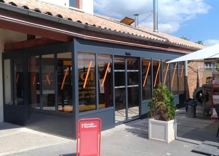 Véranda vitrée en aluminium installée par MVS 86