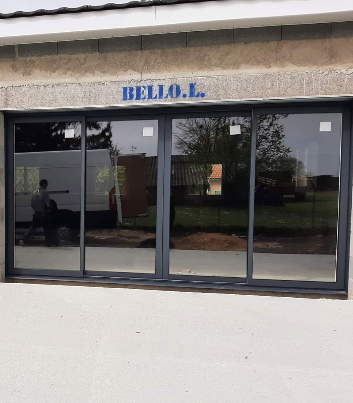 Baie vitrée aluminium sur mesure Baie vitrée coulissante en aluminium installée par MVS 86