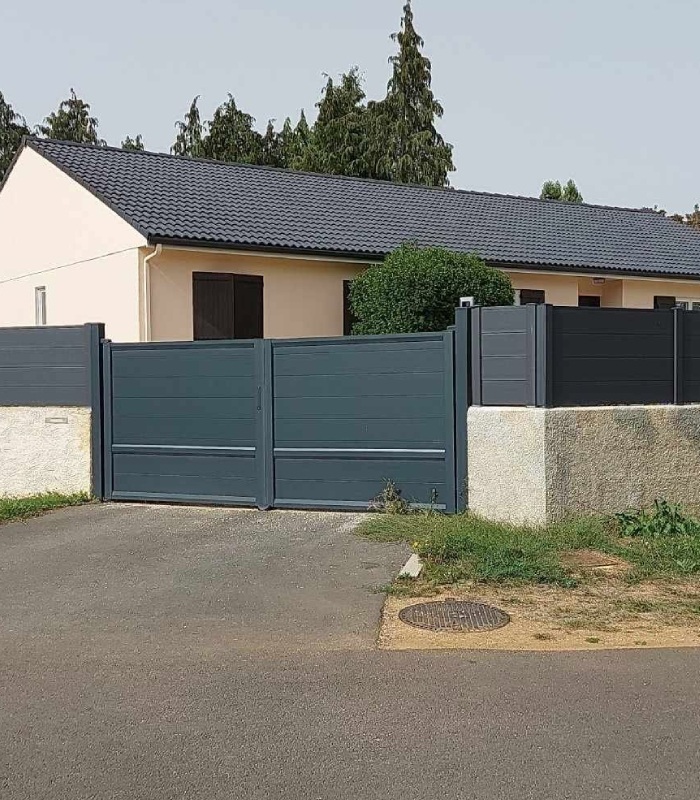 Portail et clôture en aluminium gris installés par MVS 86